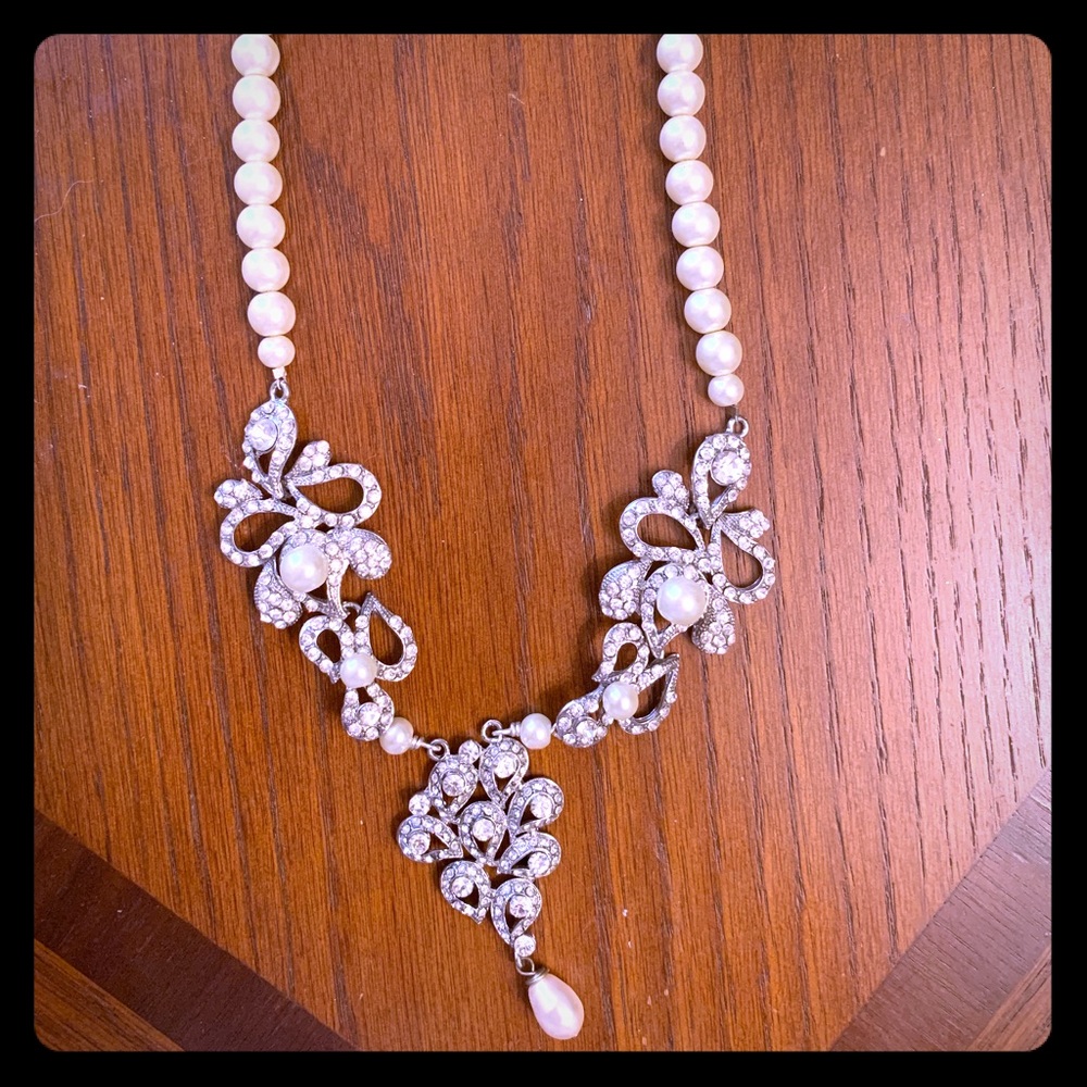 Wedding pearl necklace